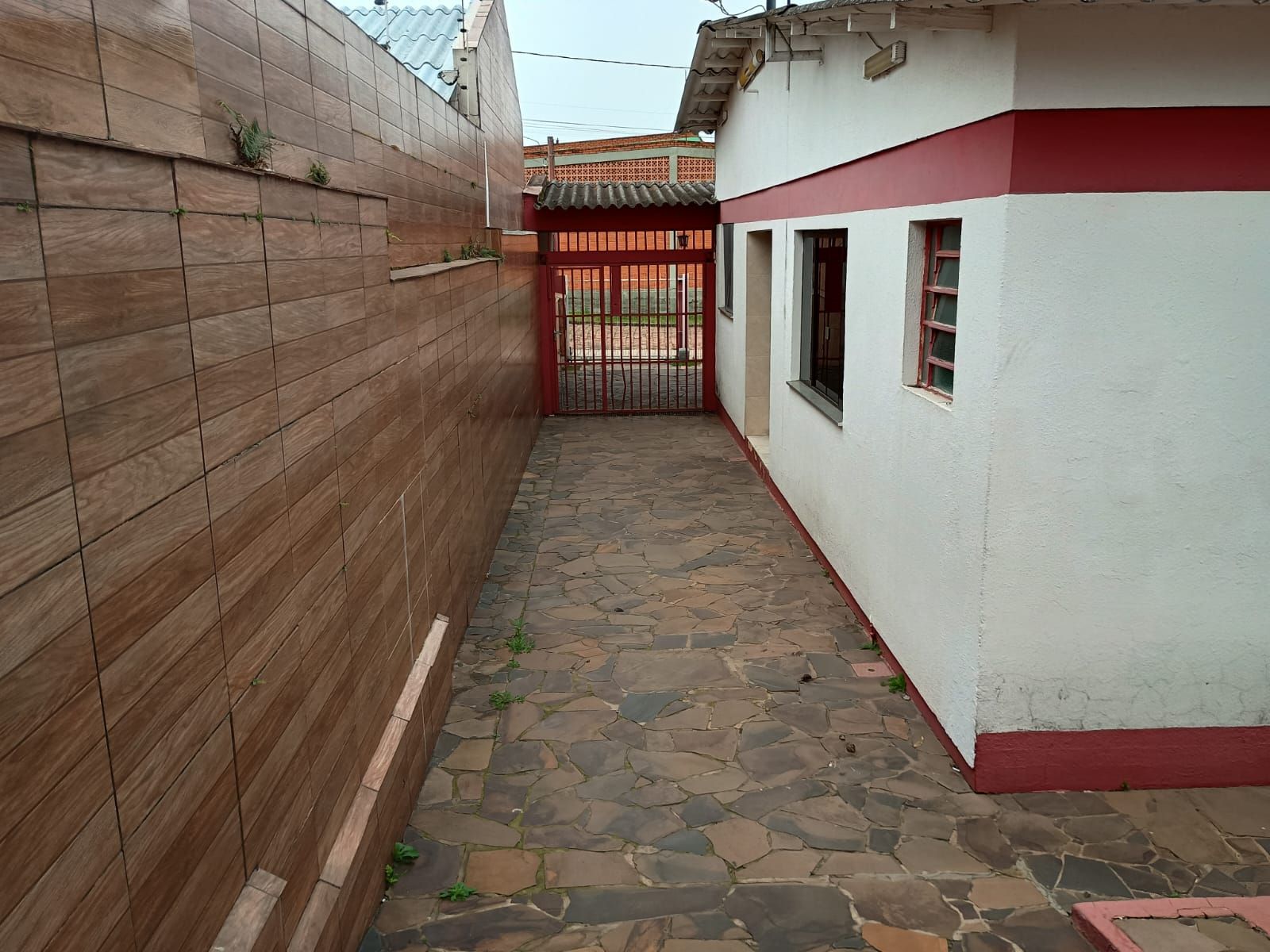 Casa ampla à venda na Vila Inês – 3 dormitórios, lareira e churrasqueira