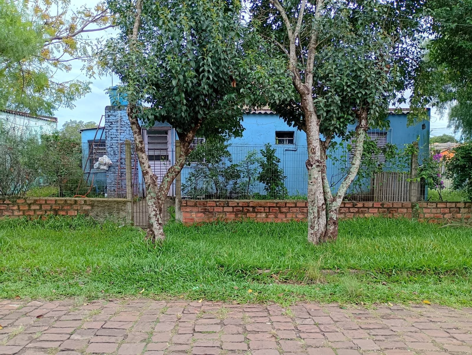 Duas casas no mesmo terreno à venda – ótima oportunidade!