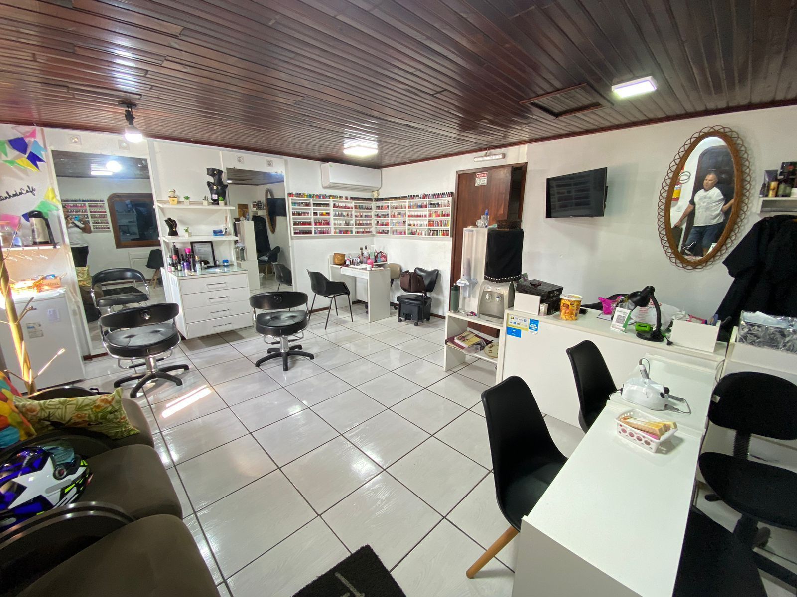 Casa à Venda Próxima ao Centro com 2 Dormitórios, 2 Banheiros e Pátio
