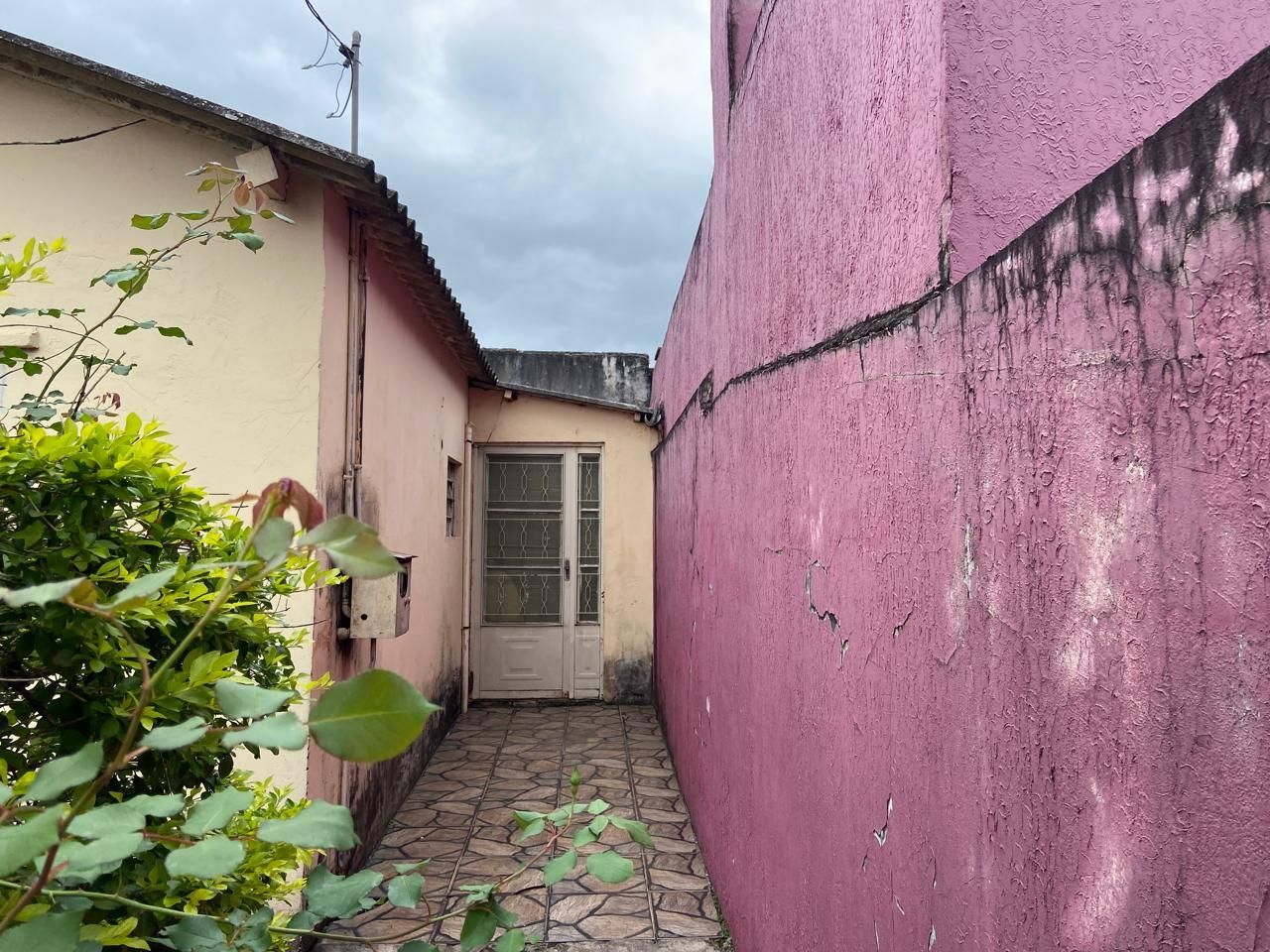 Casa à venda no bairro restinga – 3 dormitórios, pátio e gar