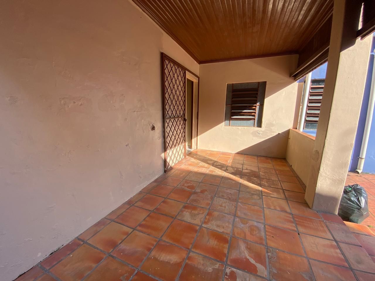 Casa para venda de 3 quartos com garagem e piscina