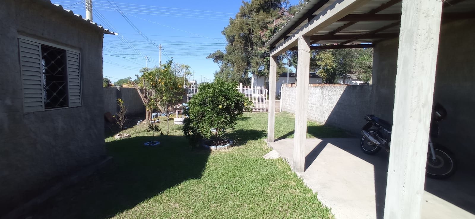 Casa para venda com 2 dormitórios e 2 vagas de garagem
