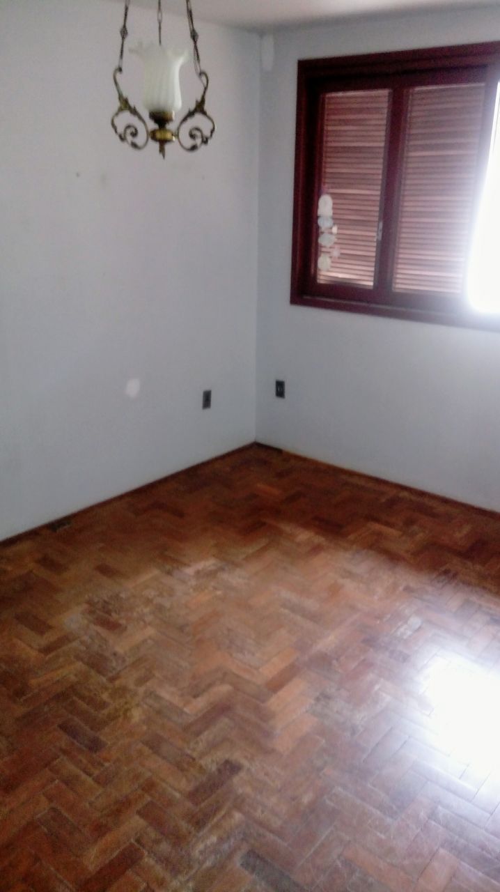 Casa à venda, 8 quartos, 1 suíte, 1 vaga, Cidade Alta - Alegrete/RS