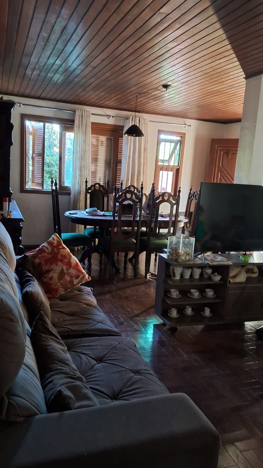 Casa a venda de três quartos com garagem e piscina