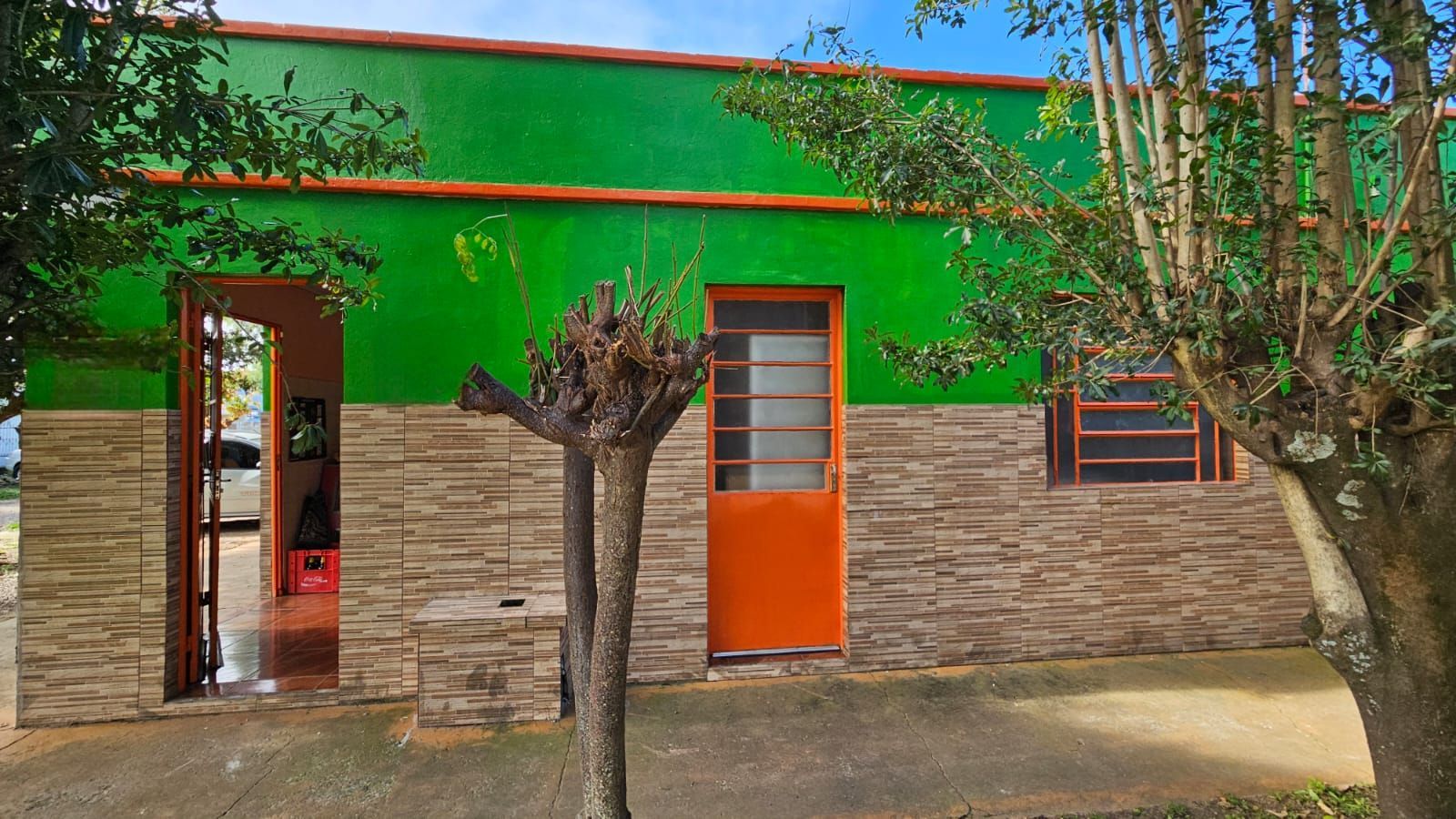 Casa Ampla para venda com Espaço para Ponto Comercial + Casa Adicional para Rend