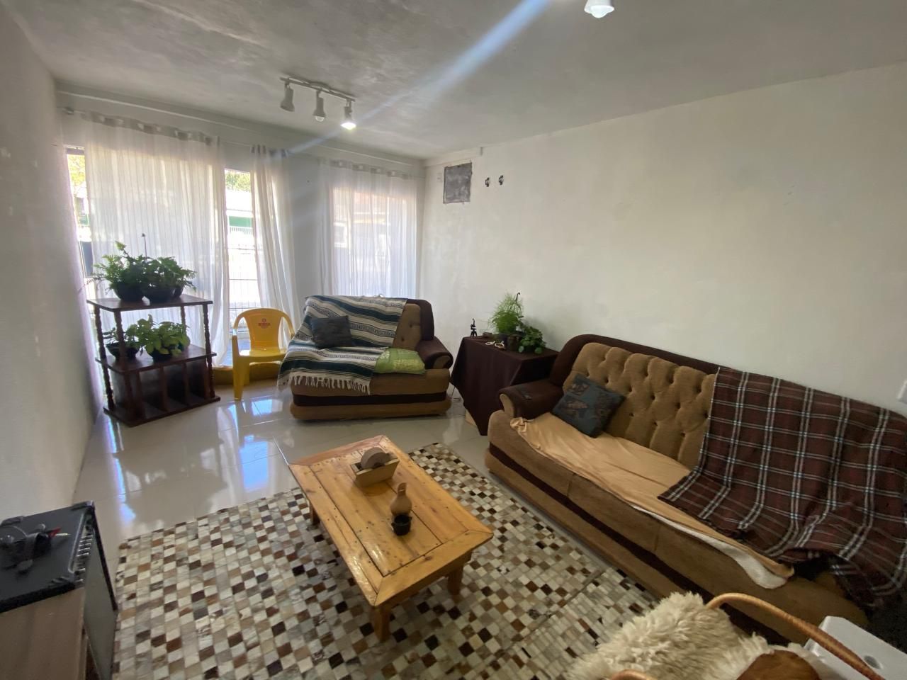 Sobrado para venda de 3 quartos com garagem