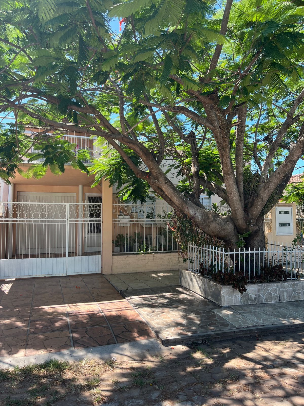 Sobrado à Venda no Bairro Ibirapuitã - 3 Dormitórios, 280m²