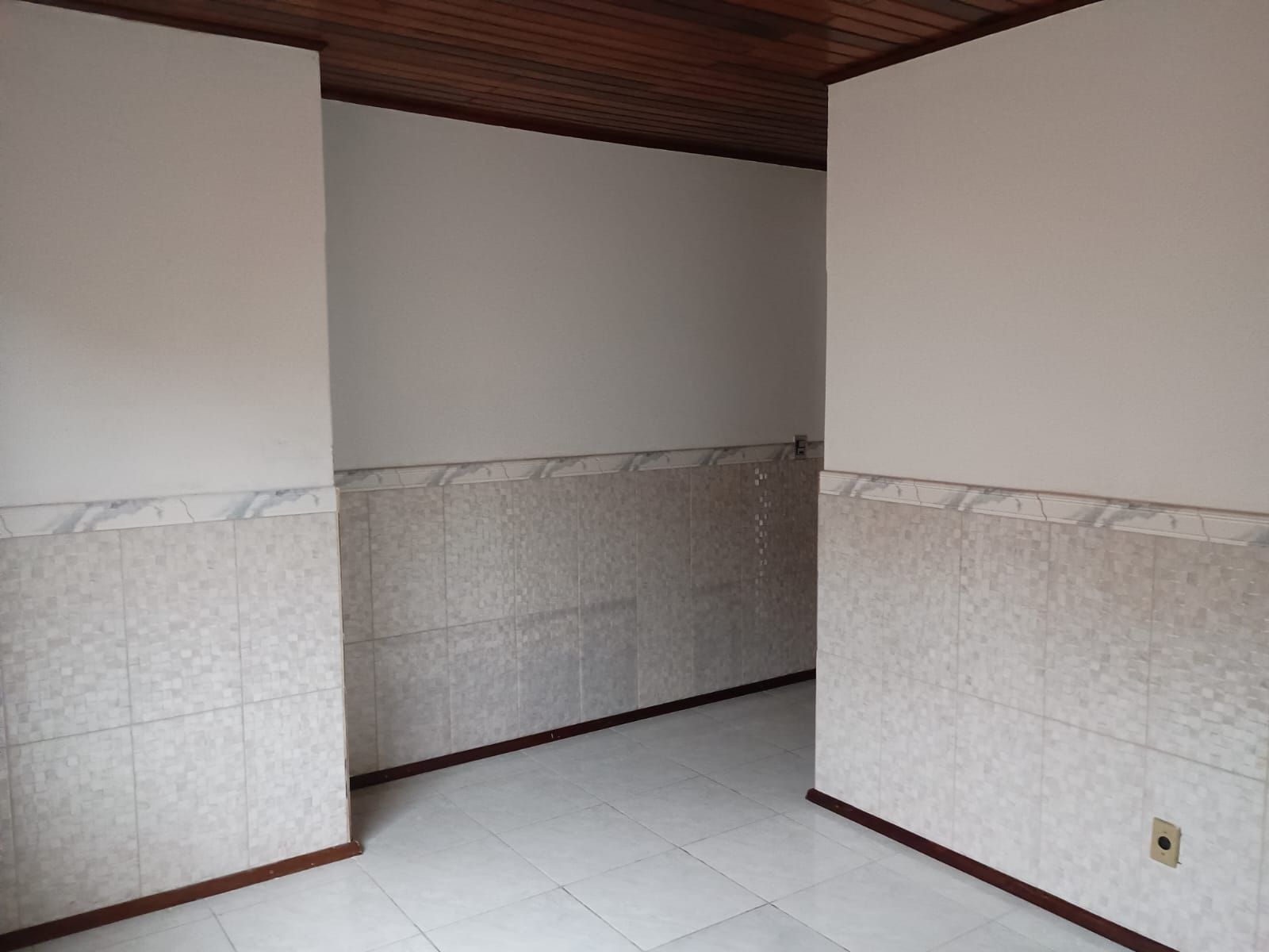 Casa ampla à venda na Vila Inês – 3 dormitórios, lareira e churrasqueira
