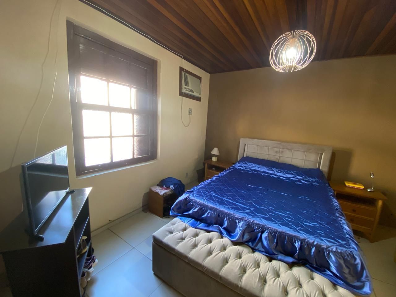 Casa para venda de 3 quartos com garagem e piscina