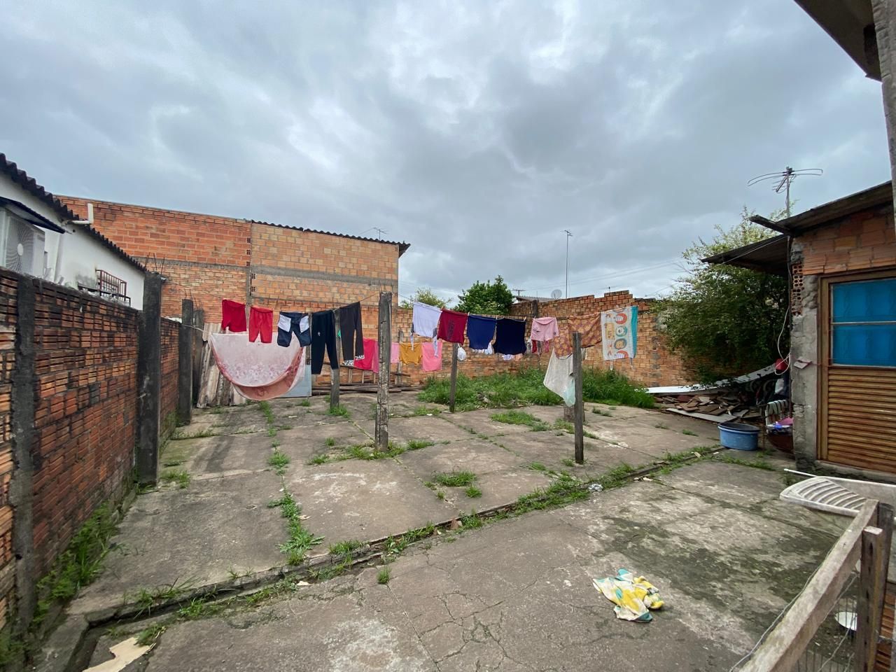 Casa à venda no bairro restinga – 3 dormitórios, pátio e gar
