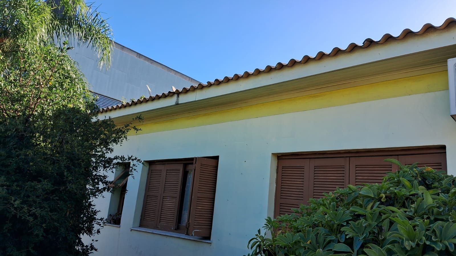 Casa a venda de três quartos com garagem e piscina