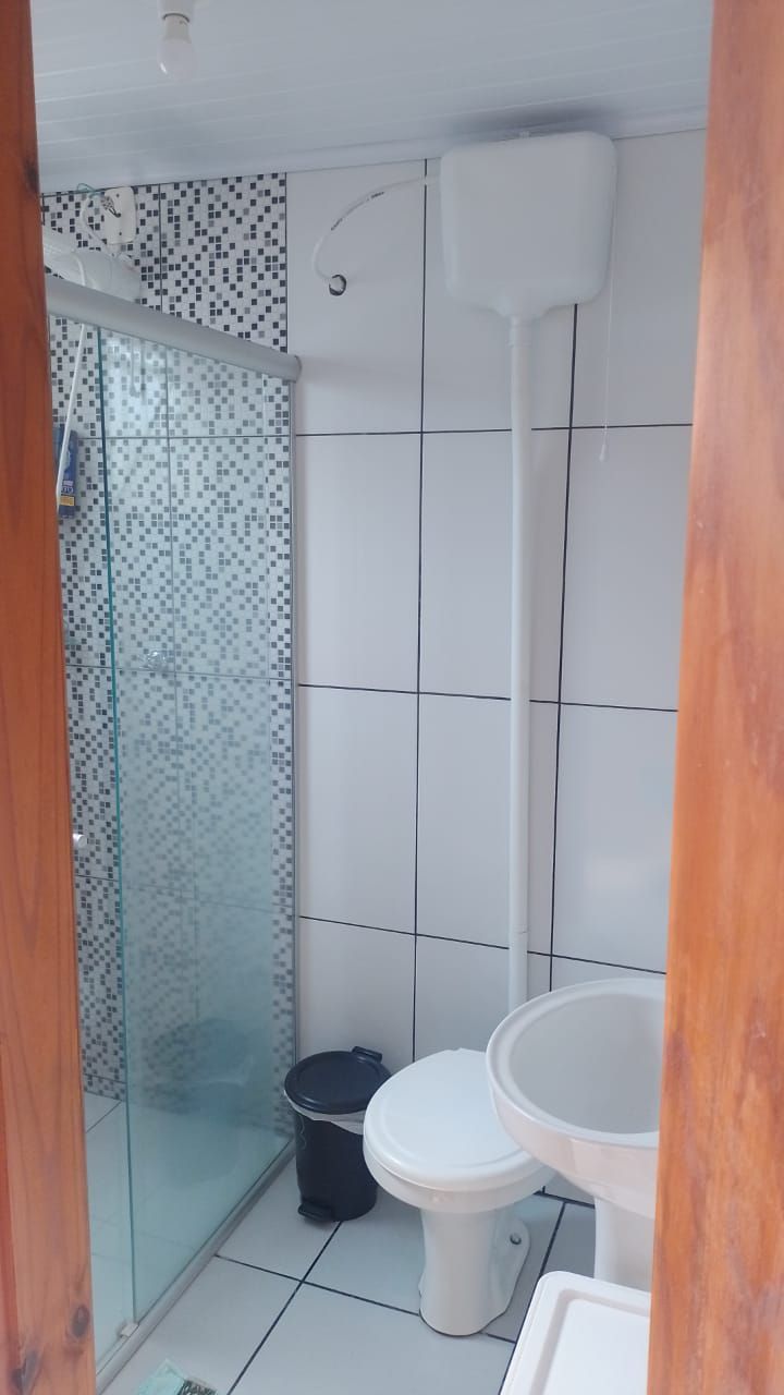 Casa à venda com 3 dormitórios e amplo espaço interno!