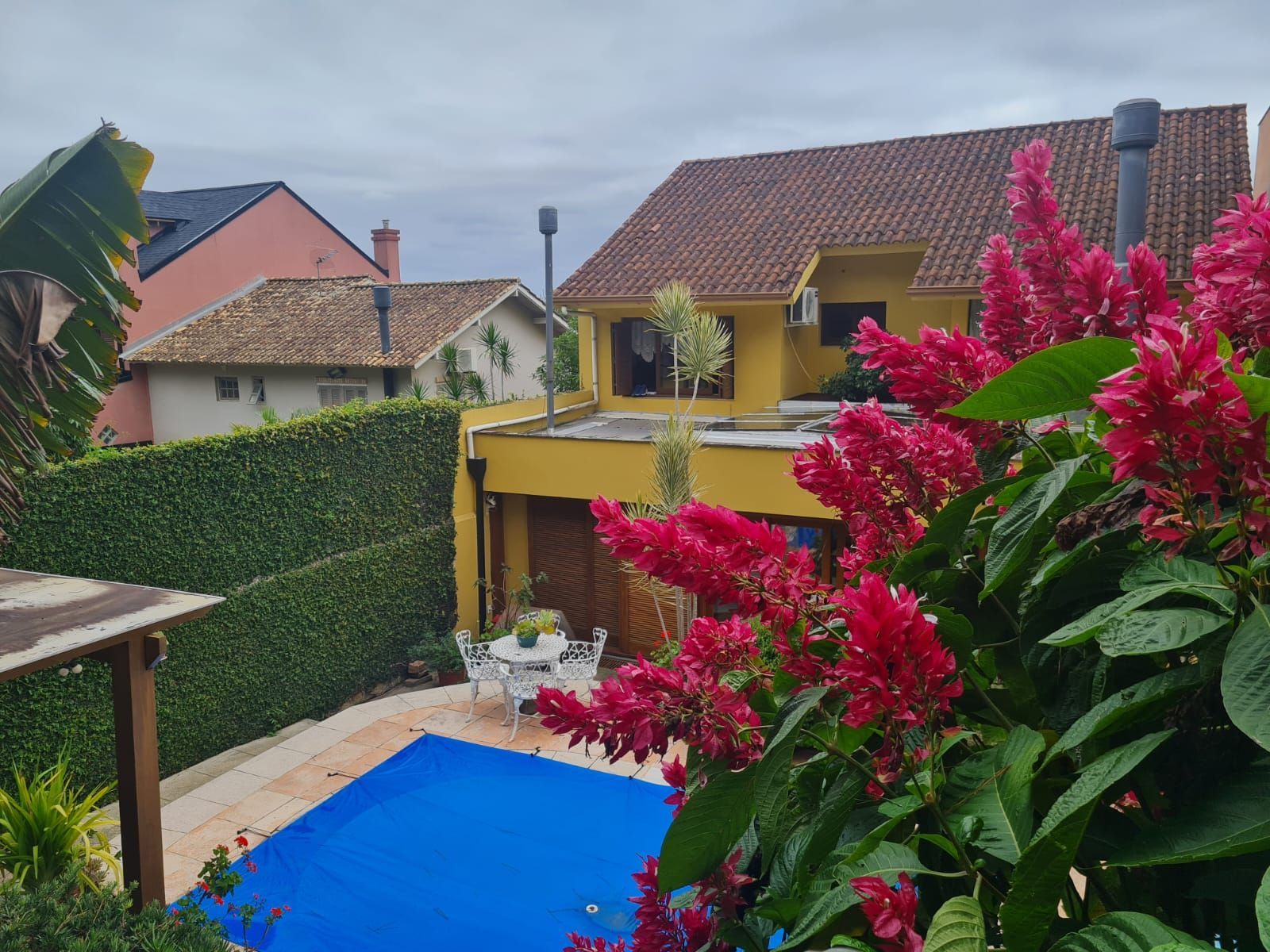 Casa, 3 dormitórios no bairro Espírito Santo em Porto Alegre para Comprar