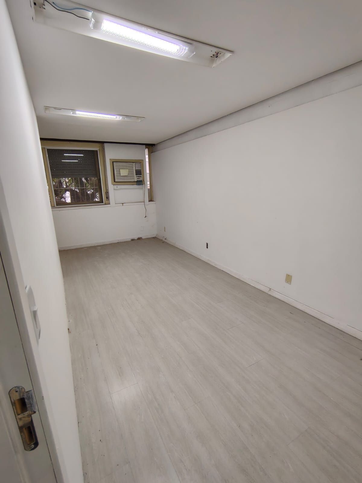 Sala Comercial, 1 sala, à venda, 59 m², Petrópolis - Porto Alegre — foto 2