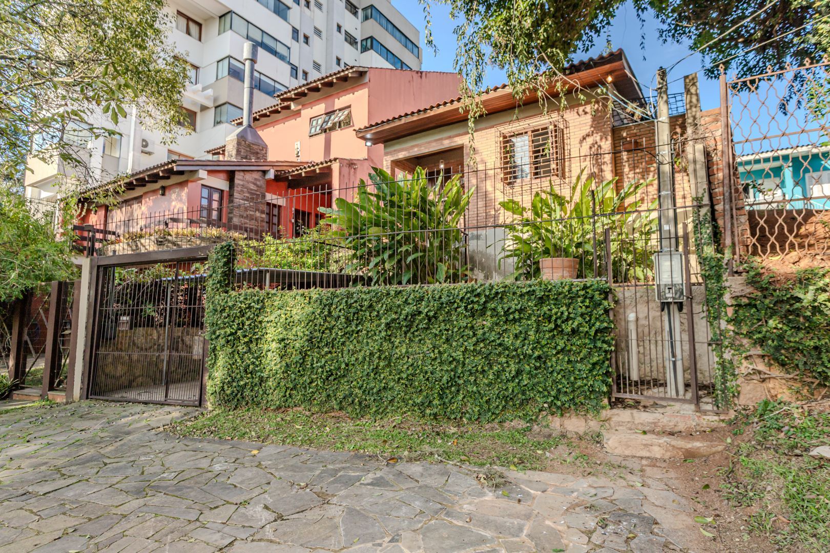 Casa no Jardim Botânico de 2 dormitórios 1 vaga e amplo terreno