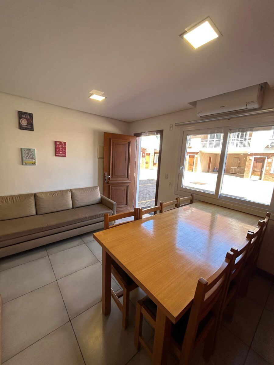 Casa em Canela no bairro Vila Maggi de 4 dormitórios