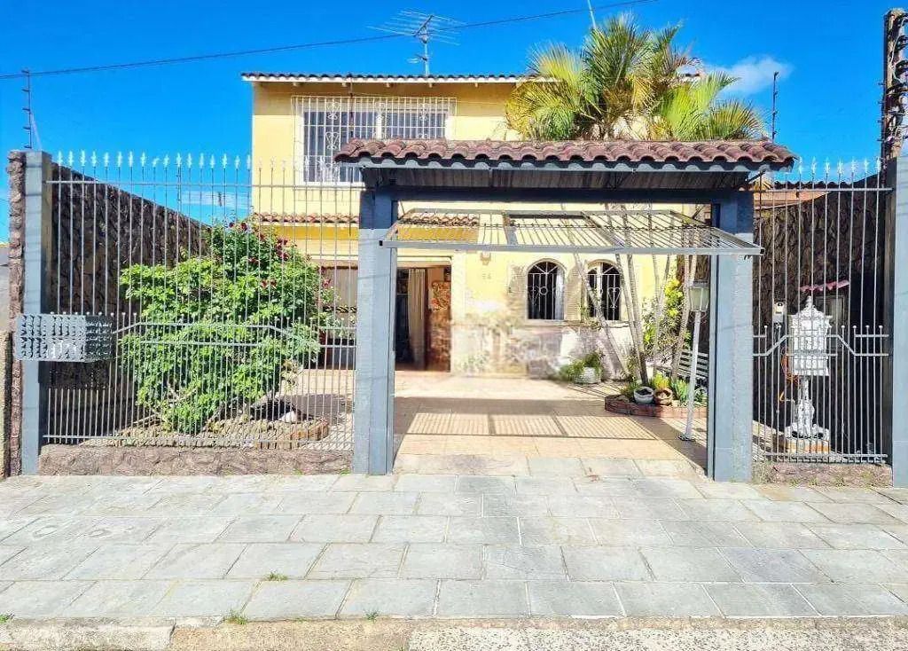 Sobrado 3 dormitórios no bairro Jardim Algarve