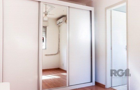 Apartamento à venda com 32m², 1 quarto, 1 vaga no bairro Santo Antônio em Porto Alegre
