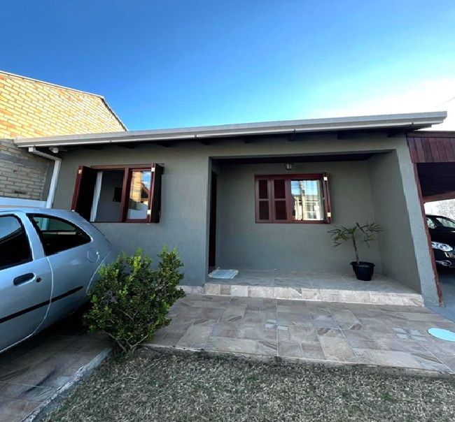 Casa térrea de 3 dormitórios e amplo pátio