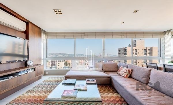 Apartamento à venda com 112m², 3 quartos, 1 suíte, 2 vagas no bairro Petrópolis em Porto Alegre