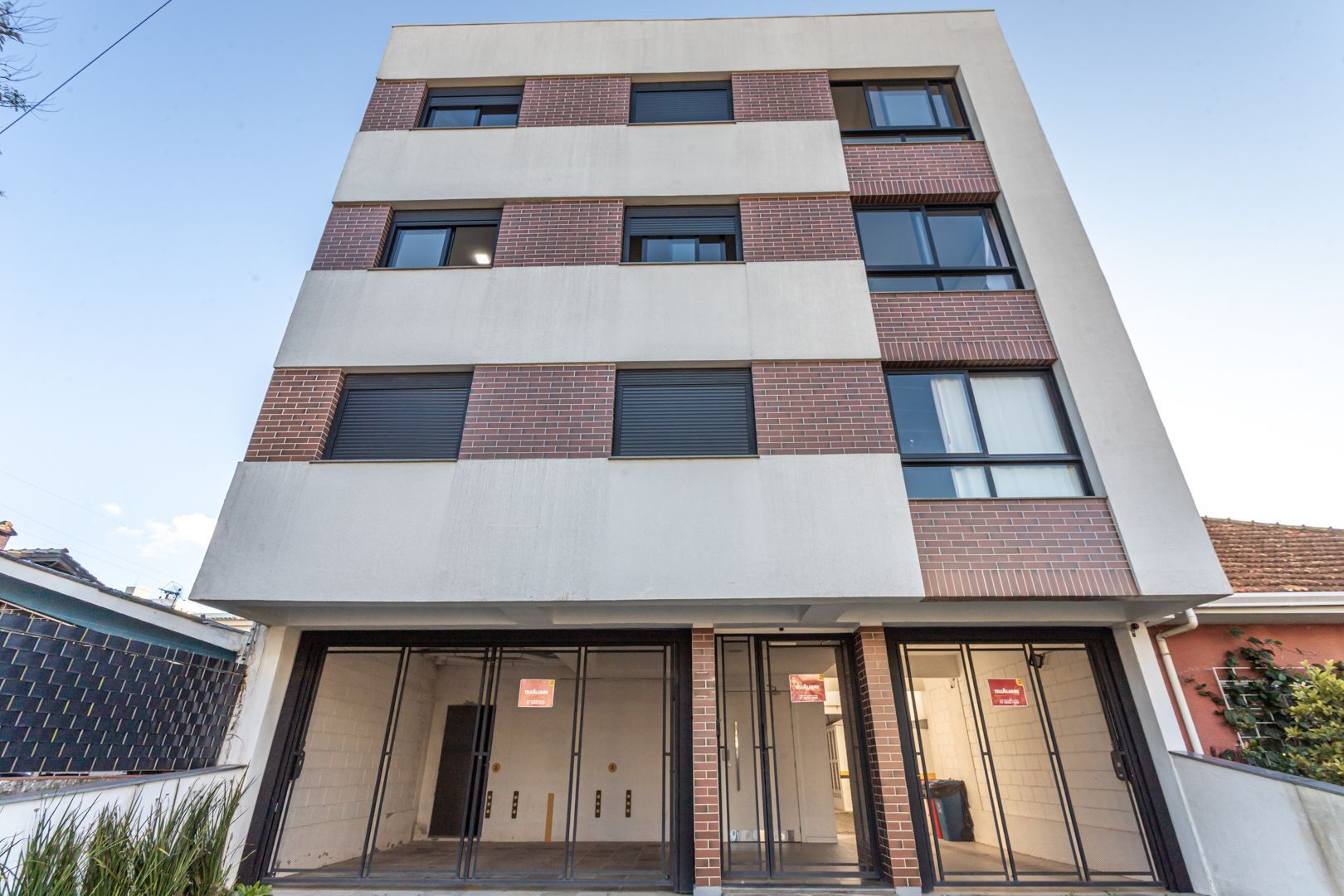 Apartamento à venda com 70m², 2 quartos, 1 suíte, 1 vaga no bairro Vila Ipiranga em Porto Alegre