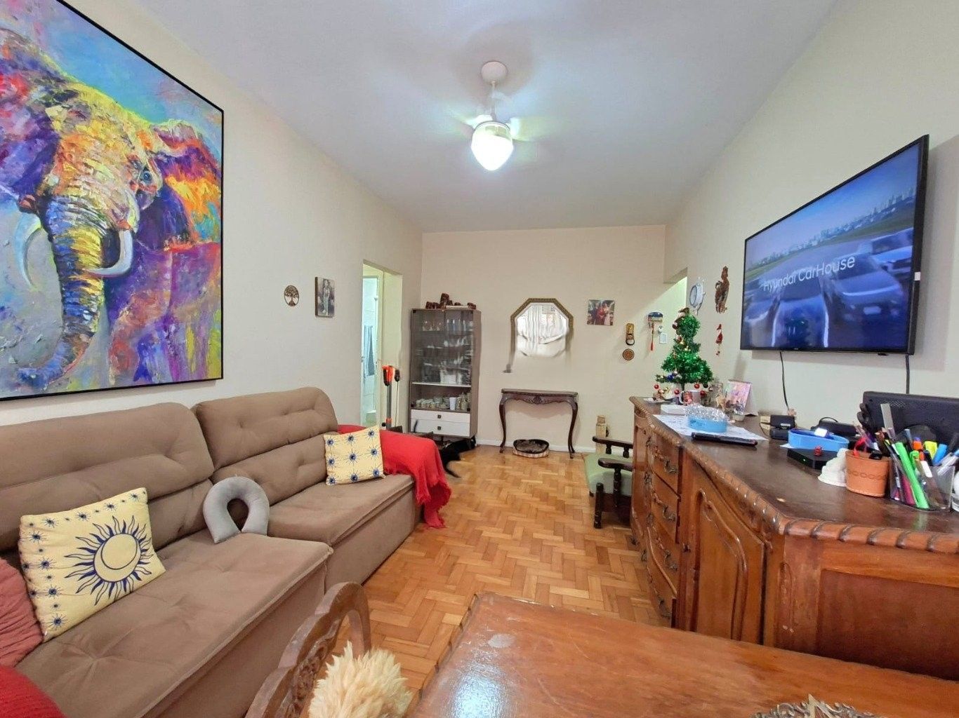 Lindo apartamento de 2 dorm. + dependência no Centro Histórico