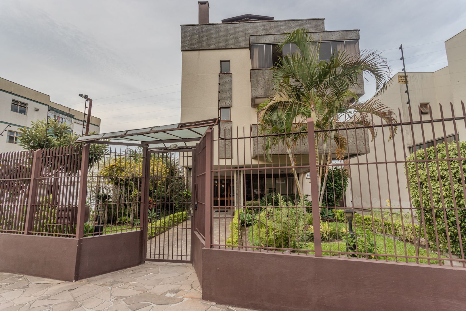 Cobertura no Menino Deus de 3 dormitórios e vaga