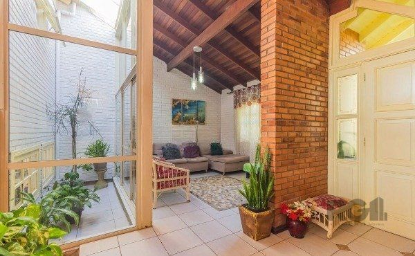 Casa de Condomínio à venda com 4 quartos, 212m² - Foto 2