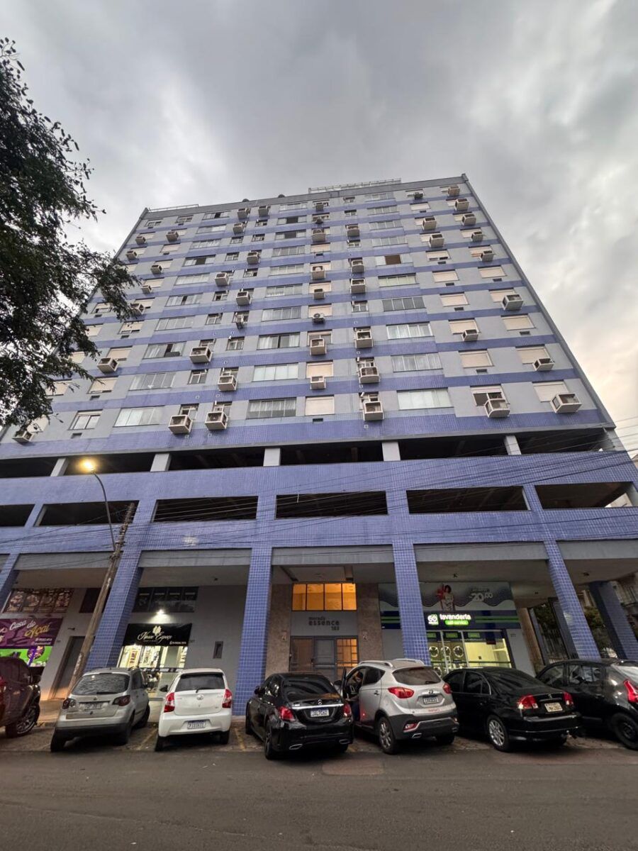 Apartamento na Cidade Baixa de 2 dormitórios e vaga