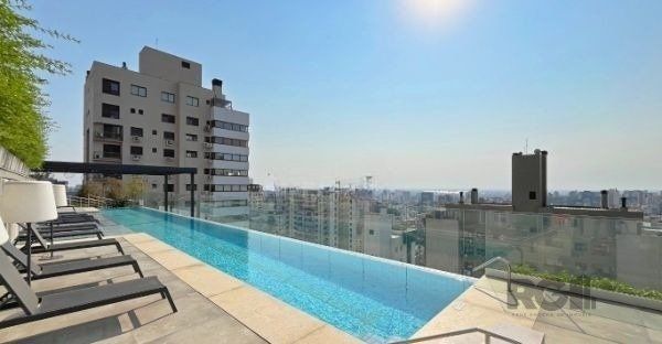 Apartamento no bairro Auxiliadora de 2 dormitórios vaga e infra