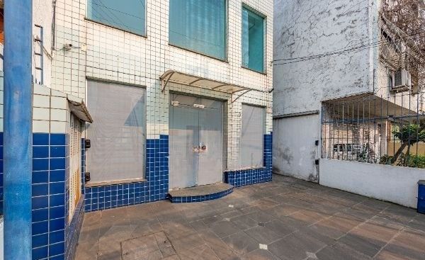 Prédio comercial com loja no bairro Rio Branco com 237m²