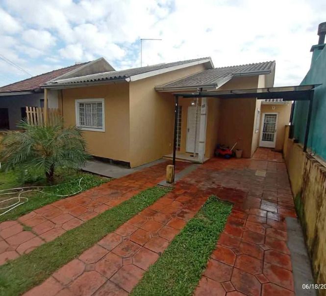 Casa 3 dormitórios no bairro Olaria