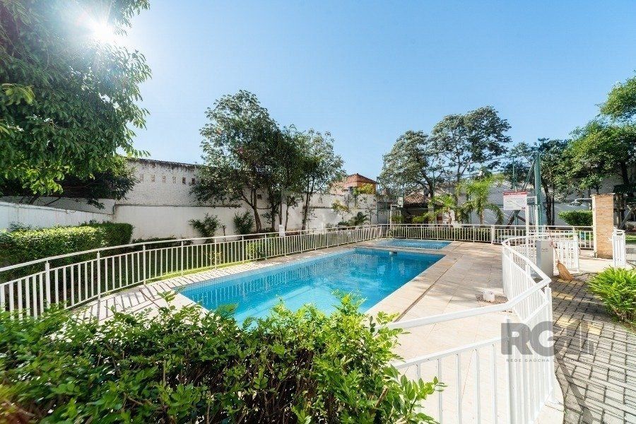 Apartamento no bairro Cristal de 2 dormitórios infra e vaga