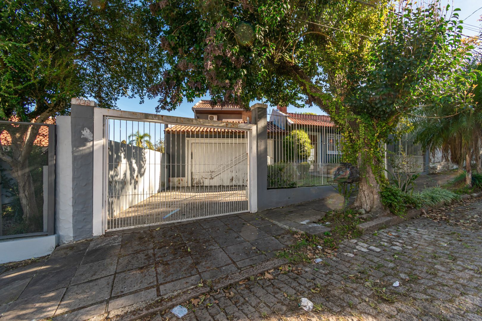 Casa à venda com 4 quartos, 334m² - Foto 2