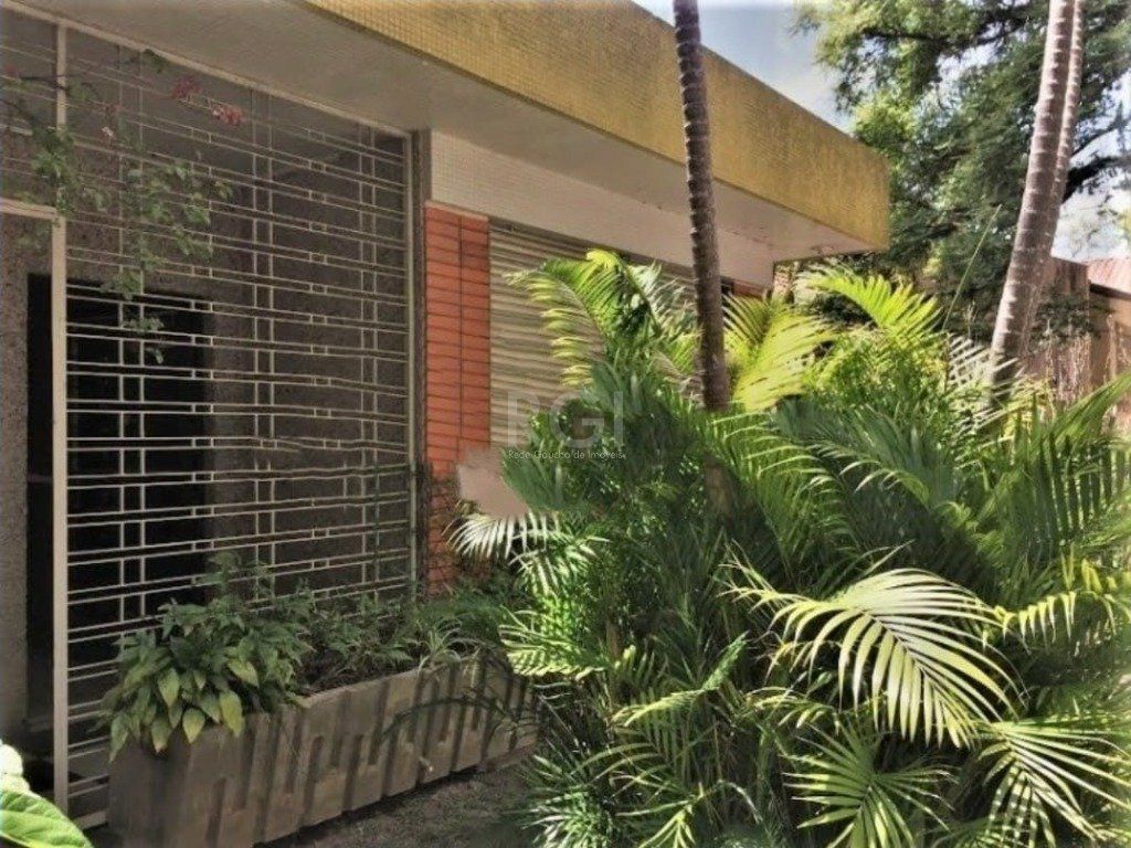 Casa à venda com 3 quartos, 280m², 1 suíte, 4 vagas, Rua Silveiro no bairro Menino Deus em Porto Alegre
