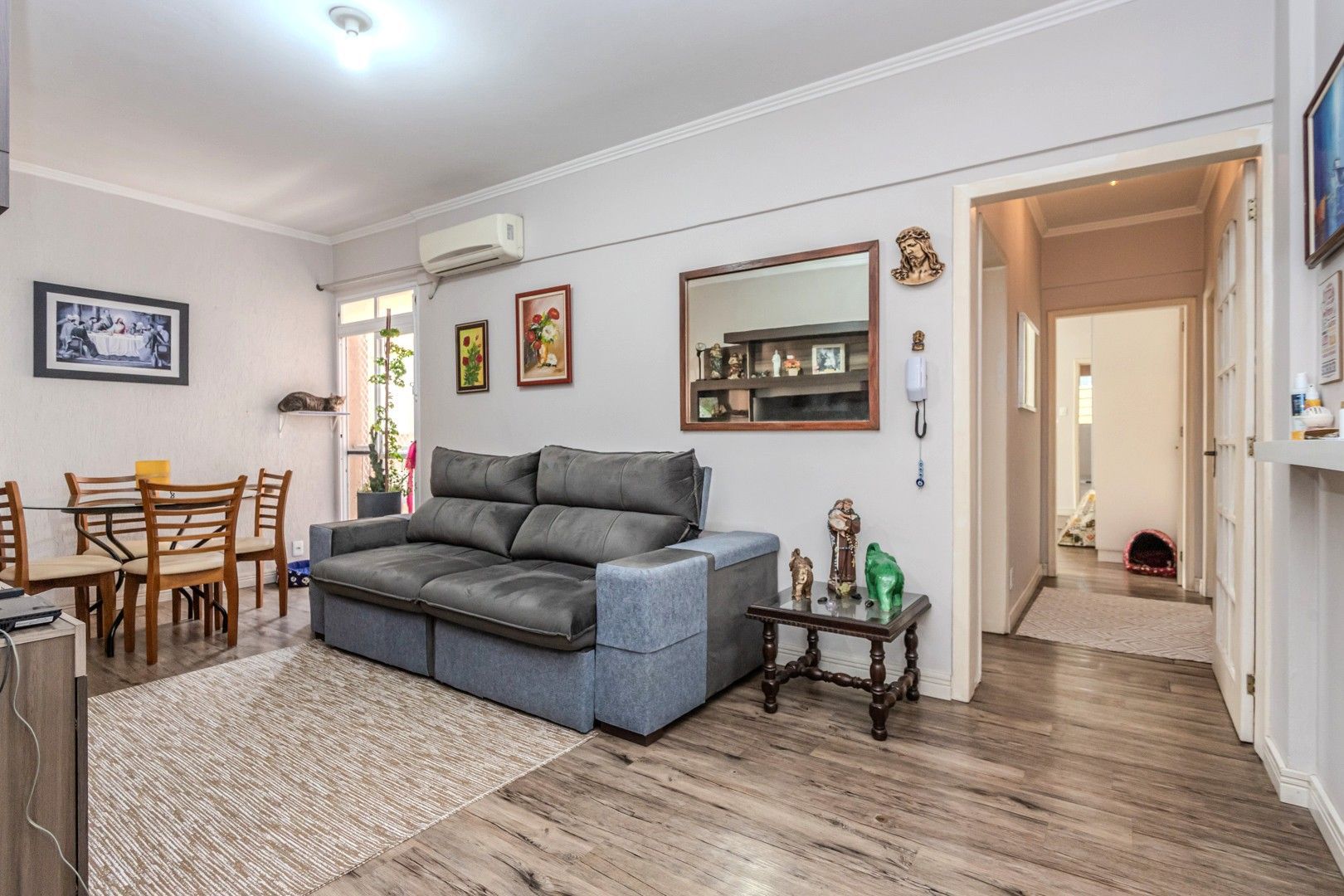 Apartamento MOBILIADO no Centro de 2 dormitórios e vaga — foto 3