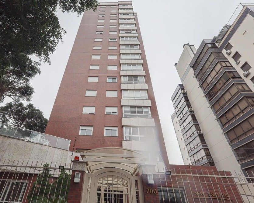 Apartamento no bairro Higienópolis de 2 dormitórios e 2 vagas