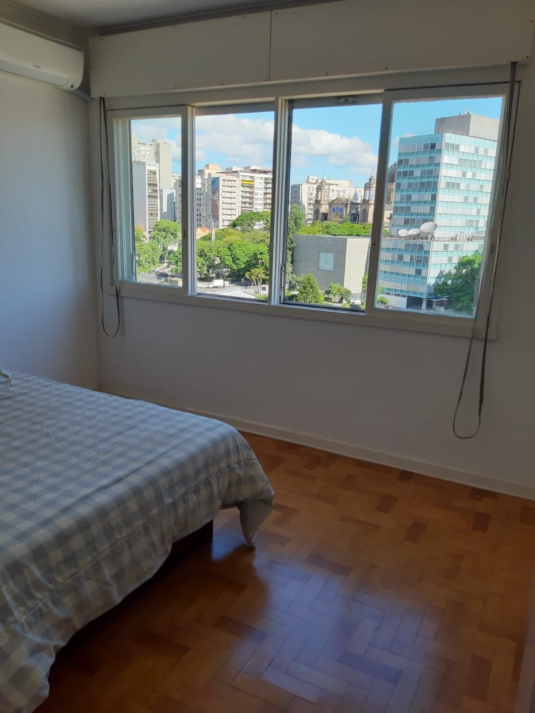 AMPLO APARTAMENTO NO CENTRO HISTÓRICO COM EXCELENTE VISTA.