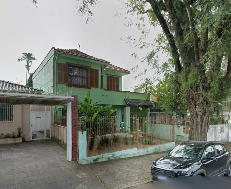 Casa sobrado no Partenon com 5 dormitórios e 2 vagas