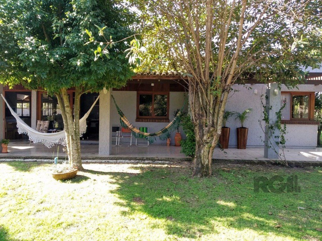 Casa de Condomínio à venda com 3 quartos, 221m² - Foto 1
