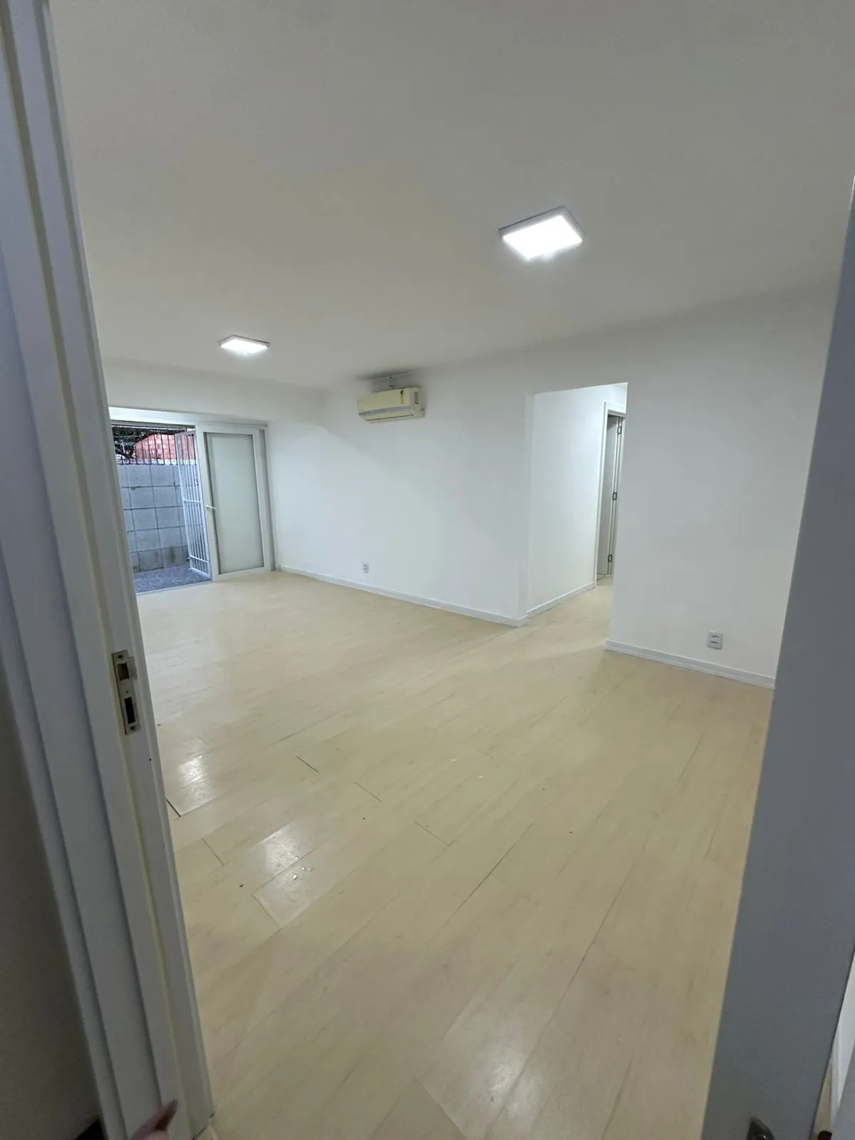 Apartamento com 3 Quartos, térreo com pátio privativo, 1 vaga coberta à Venda, 88m² privativos, só R$ 299.000