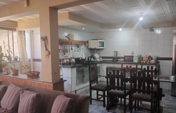 Casa à venda com 3 quartos, 206m² - Foto 3