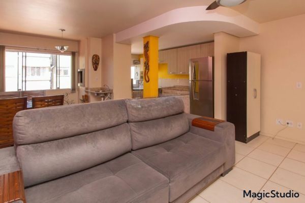 Apartamento com 55m², 2 dormitórios no bairro Guarujá em Porto Alegre para Comprar