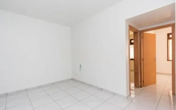 Apartamento de 2 dormitórios térreo DESOCUPADO no bairro Praia de Belas — foto 2