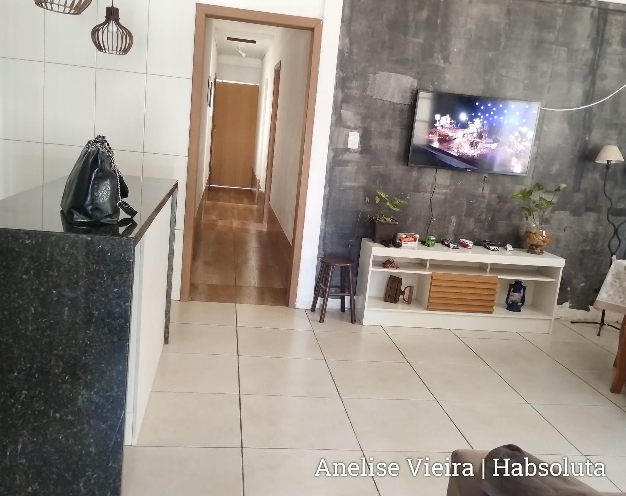 Espaço integrado conectando harmoniosamente a cozinha e a sala de jantar