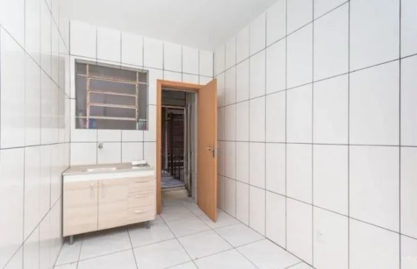 Apartamento de 2 dormitórios térreo DESOCUPADO no bairro Praia de Belas — foto 5