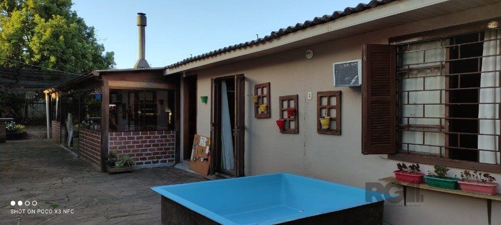 Casa no bairro Camaquã de 4 dormitórios e 2 vagas