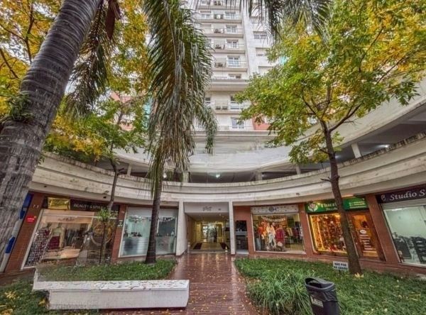 Apartamento na Cidade Baixa de 1 dormitório vaga e infra