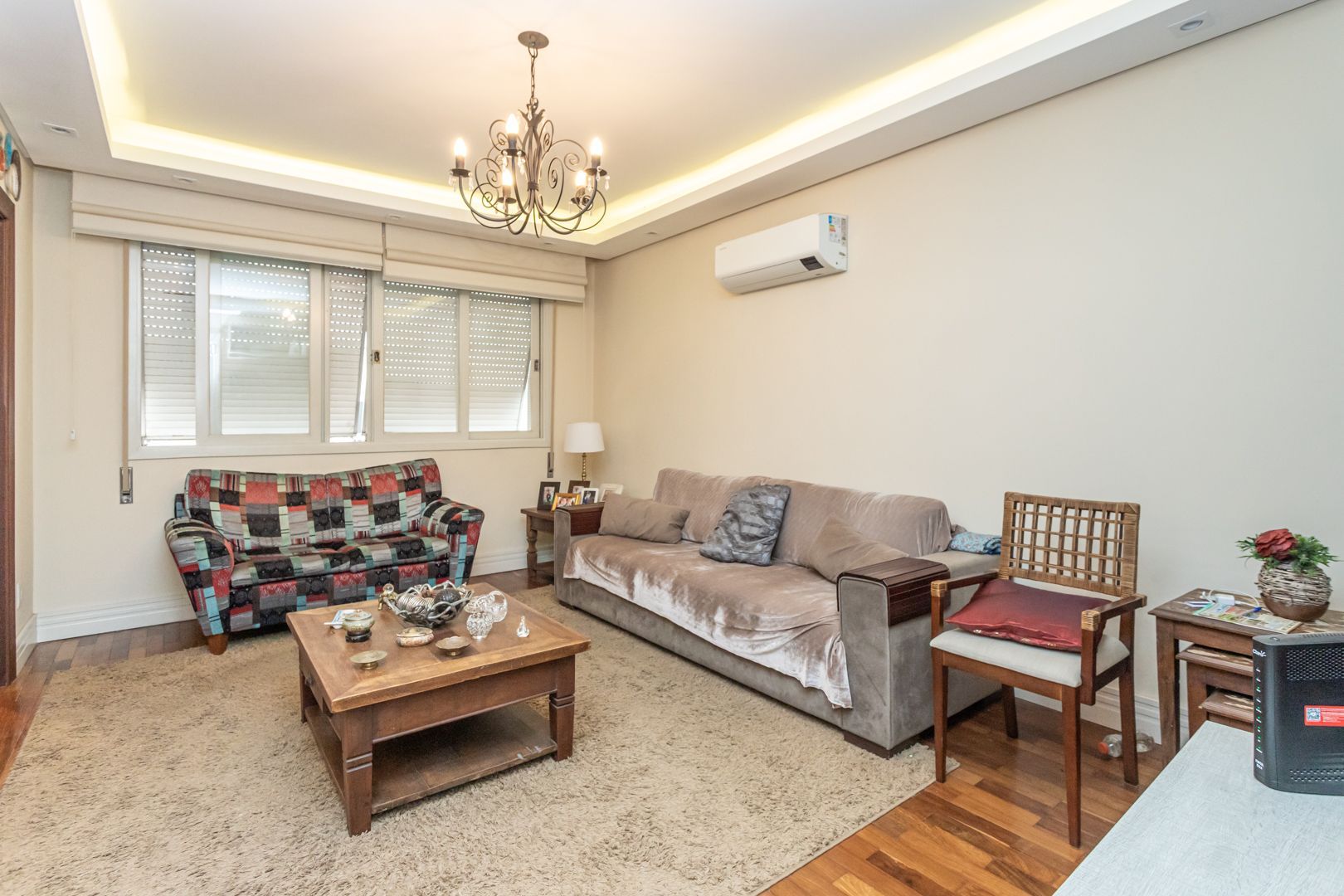 3 DORMITÓRIOS SEMI MOBILIADO NA CORTE REAL C/ELEVADOR E VAGA DE GARAGEM ESCRITURADA