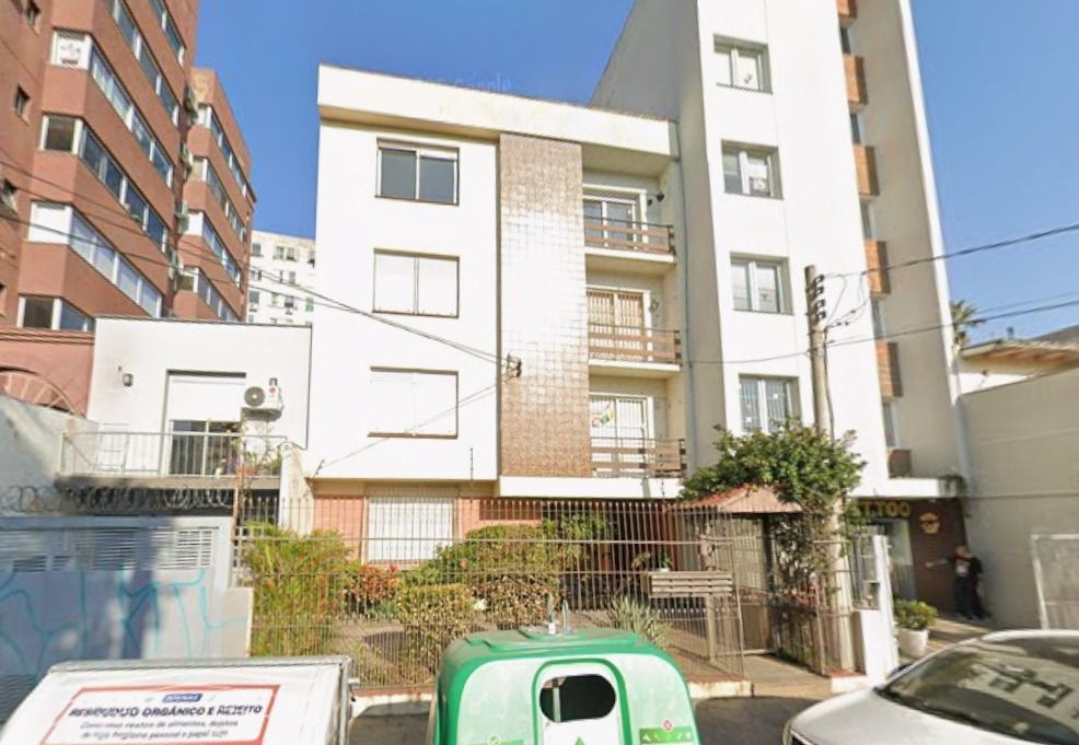 Apartamento na Cidade Baixa de 1 dormitório e dependência REFORMADO